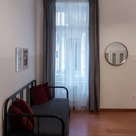 Cozy In Akacfa Street Apartmán