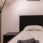 Lägenhet Cozy In Akacfa Street Budapest